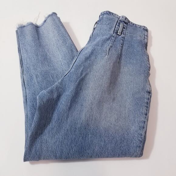 Abercrombie & Fitch High Waisted Paper Bag Waist A&F Mom Jeans Frayed Hem - Picture 11 of 12